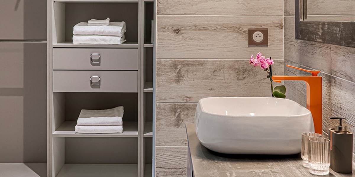 Salle de bain de la chambre Topaze et son grand dressing