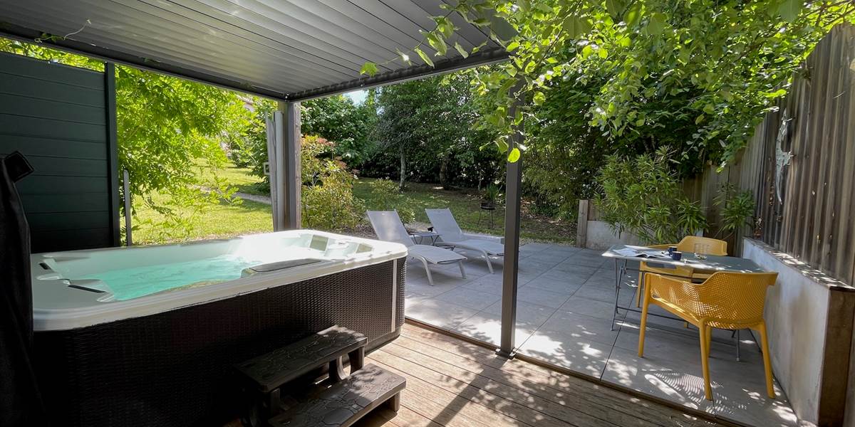 jaccuzi-privatif-studio-tournesol-sarlat