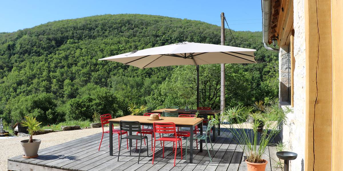 Terrasse grand gite proche Figeac