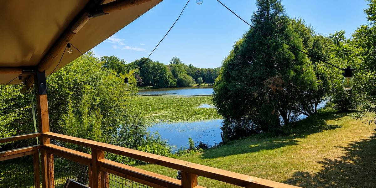 Tente Safari Vue sur l'étang