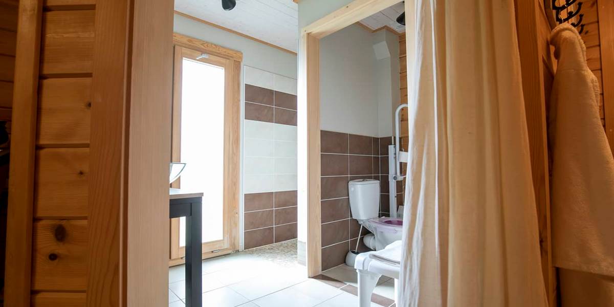 Salle de bain adaptée pmr
