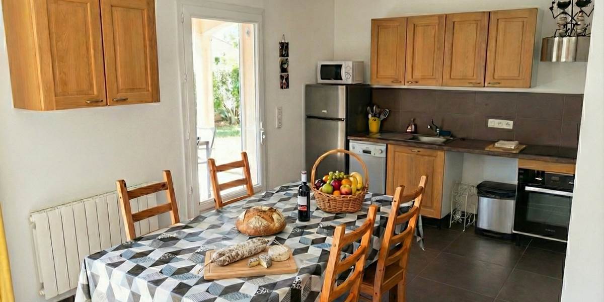 ombrebleuedufiguier-gîte-tournesols-salle à manger - Grande