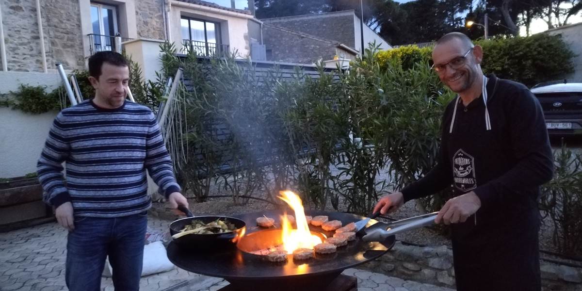Hamburger de poulet à la table d'hôtes du Coq du Nord -Mailhac