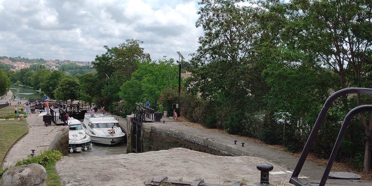 Découvrez des écluses le long du canal du Midi
