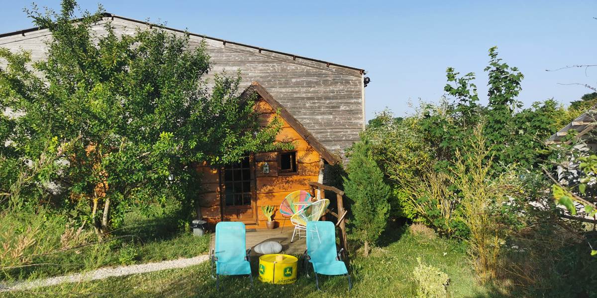 Adossée au hangar de notre ferme