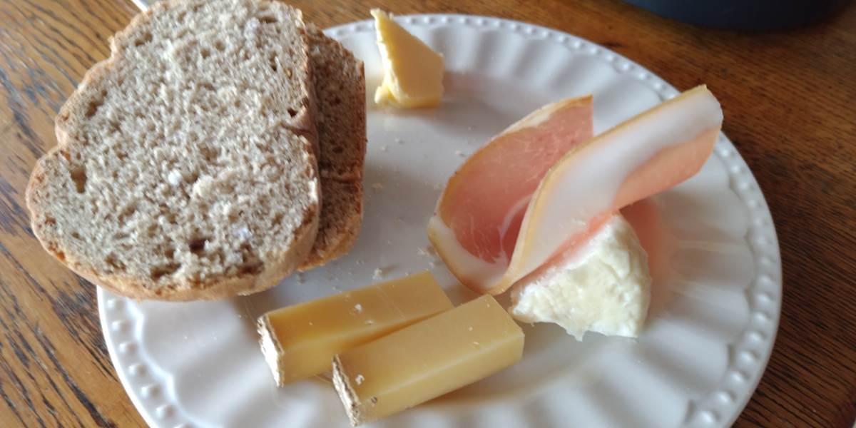 Petit déjeuner local et maison à Le Coq du Nord Mailhac