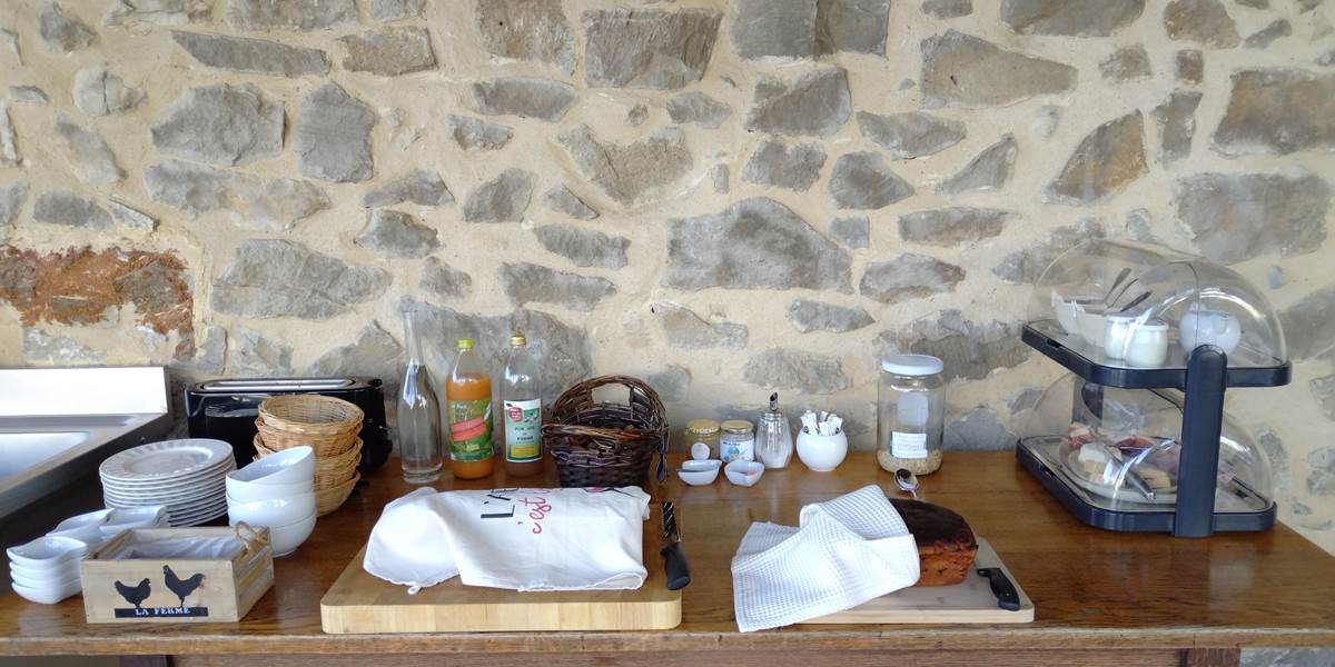Petit - déjeuner maison et local "Le Coq du Nord -Mailhac"