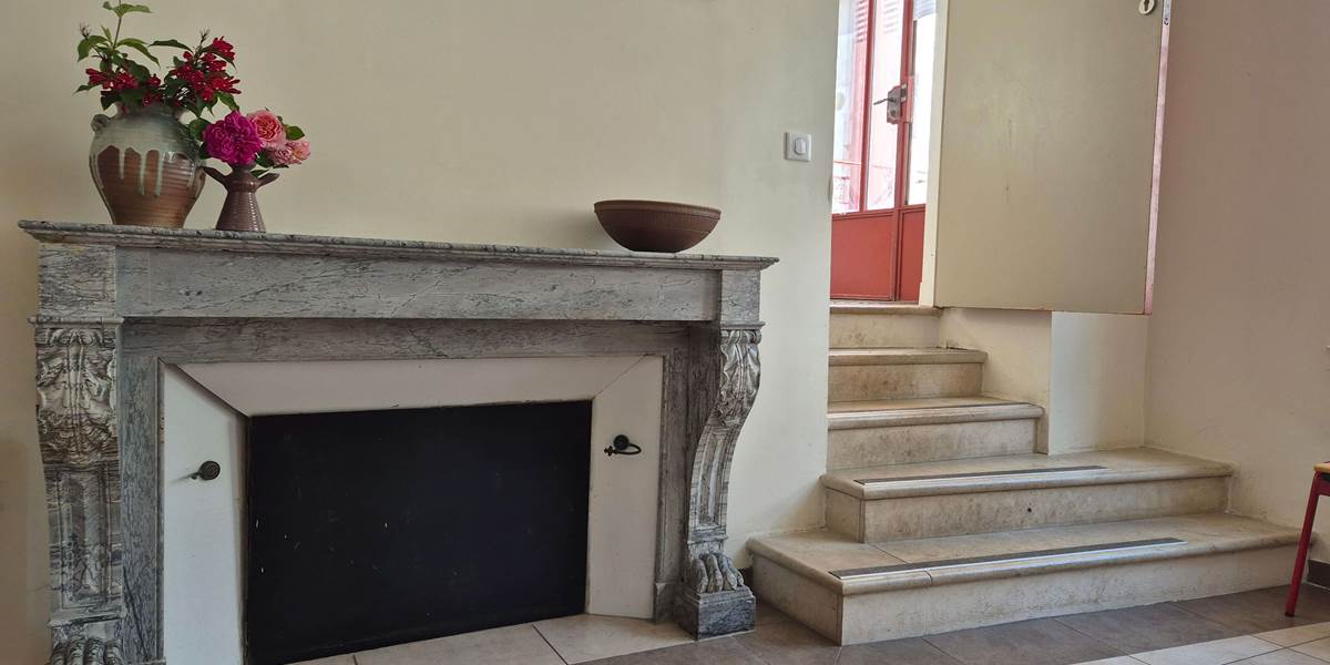 La cheminée de la salle à manger