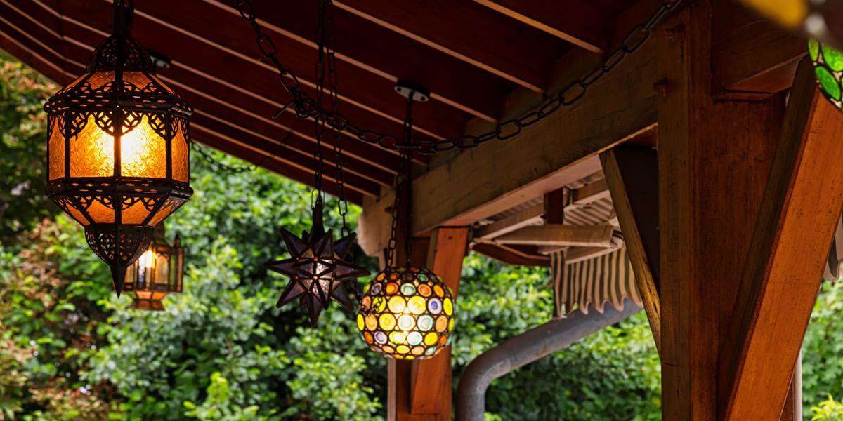 Détail des luminaires extérieurs chinés