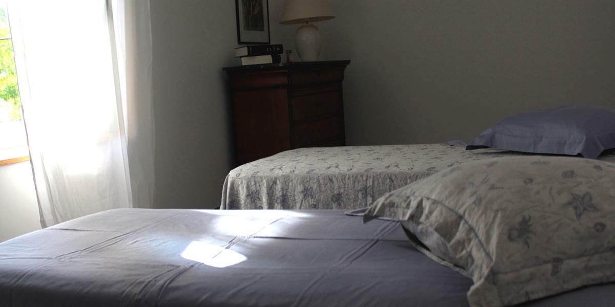 Une des Chambres 3 lits avec salle de bain privative