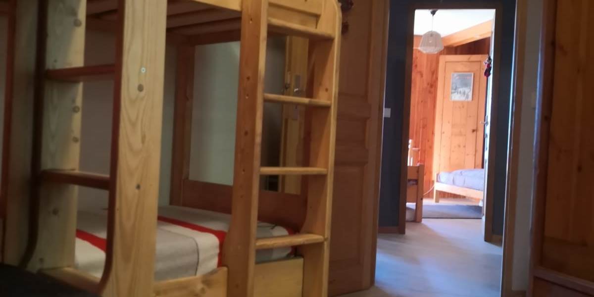 chambre 2 lits supperposés et 1 lit gigogne (2)