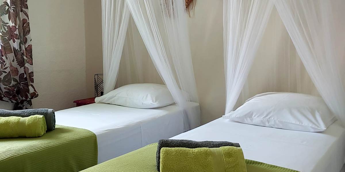 le PAPAYE Chambre 1 version 2 lits simples