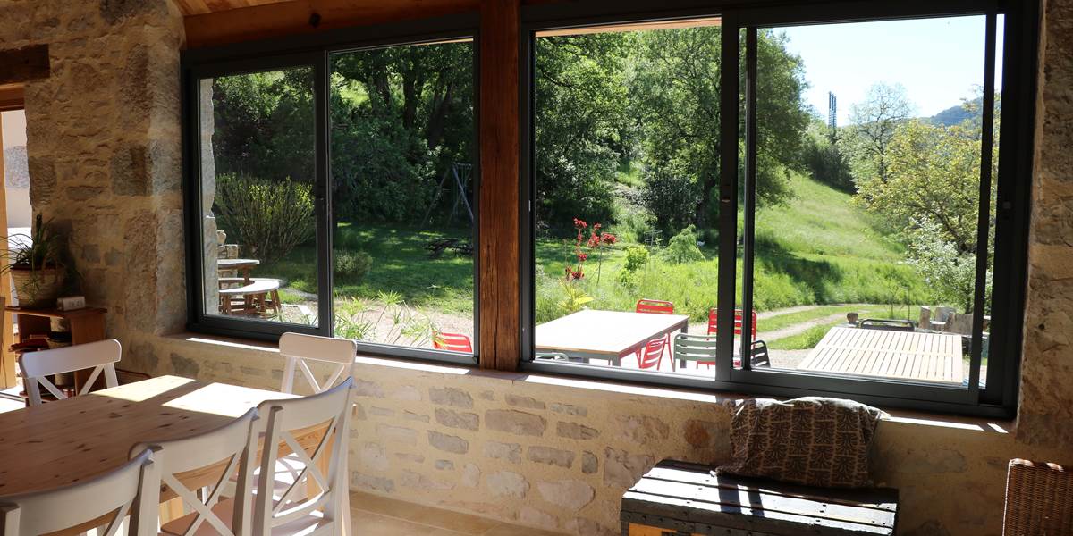Salle à manger grand gite vallée du Célé Figeac