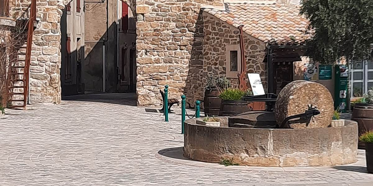 Une balade en amoureux dans ce petit village de Mailhac