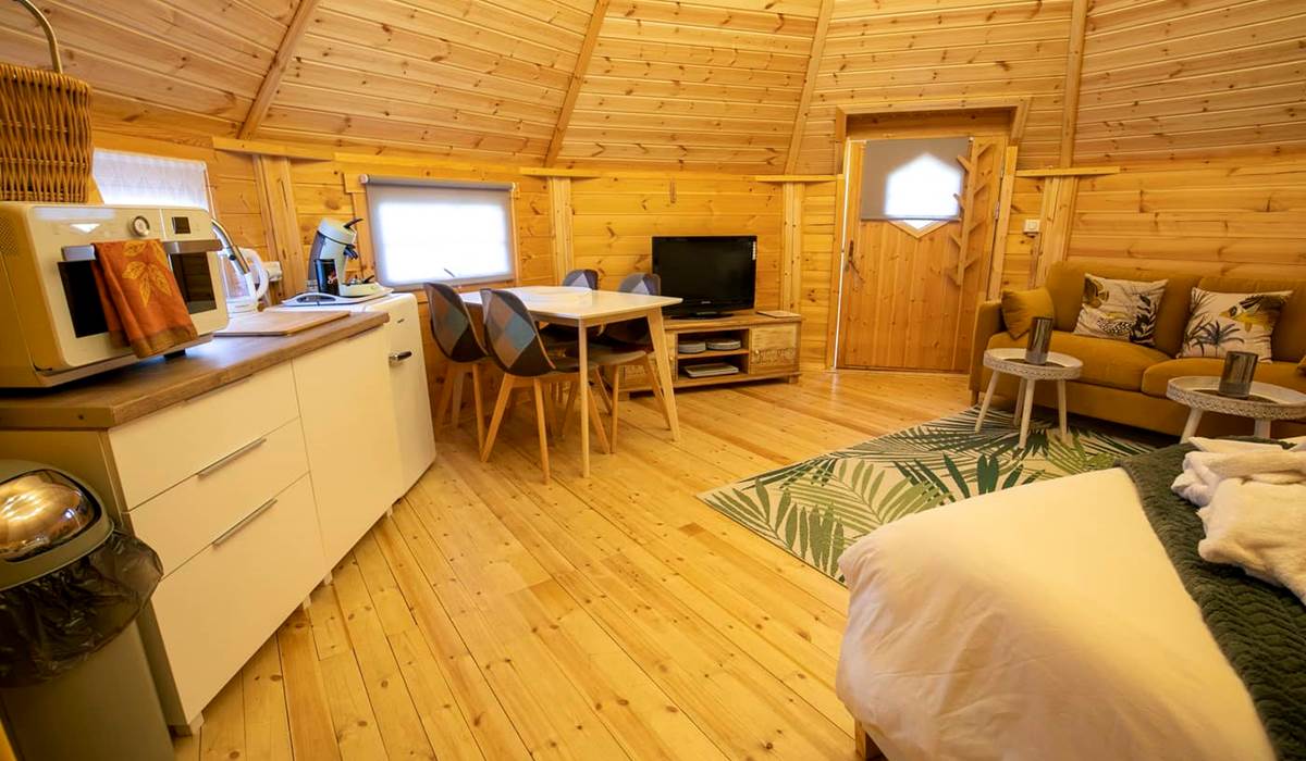 Logement insolite Sancerre, Chambres d'hôtes piscine  Chambres d'hôtes Sancerre