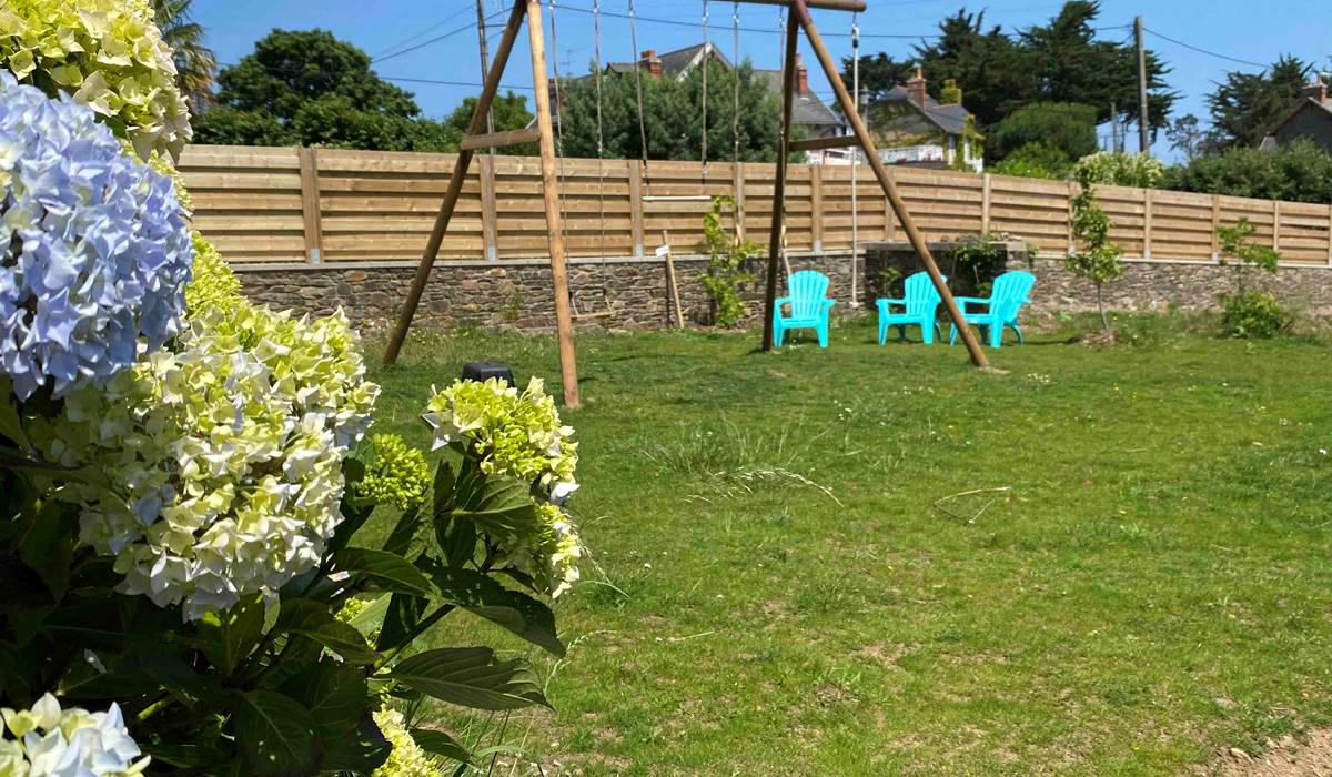 La Korrigane_Binic Etables sur mer_ Chambre d'hote_Jardin balancoire