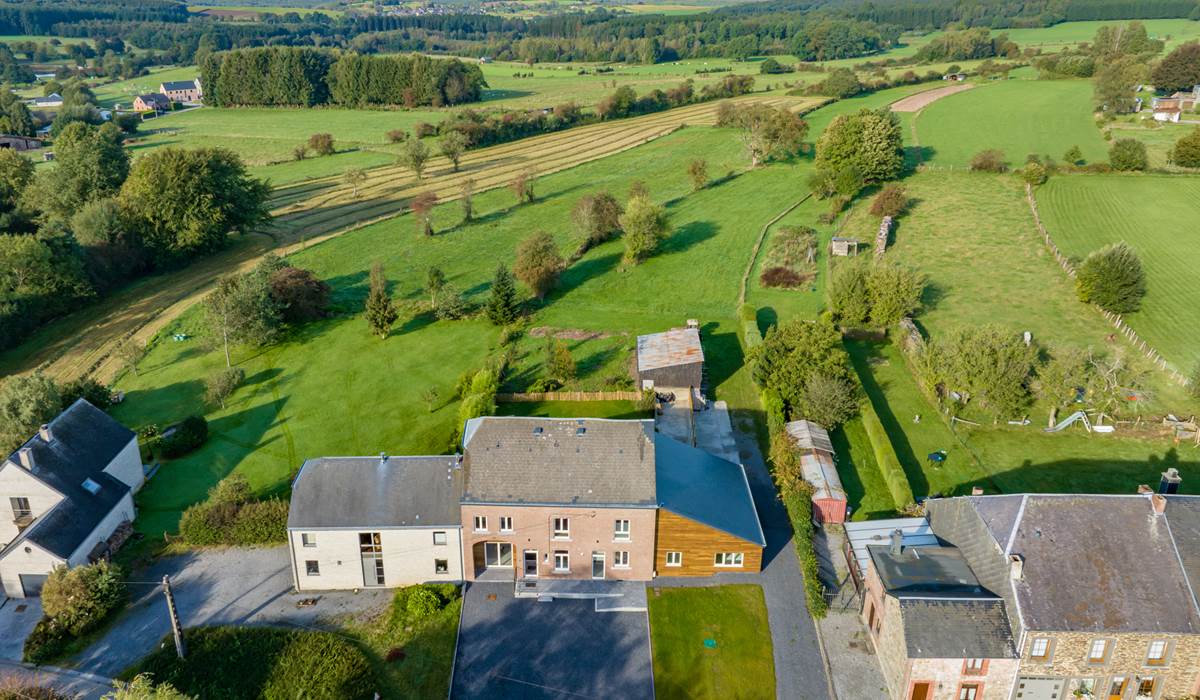 Vue d'ensemble sur la campagne depuis le jardin