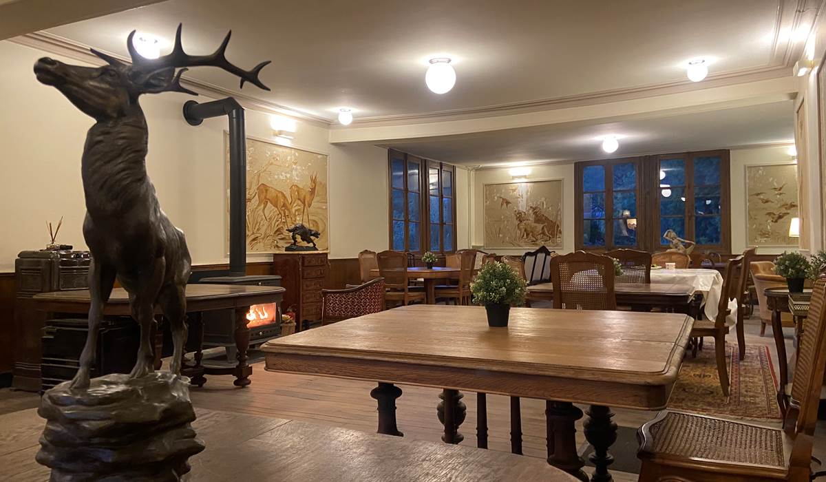 HF photo retnu salle de cafe´ cerf