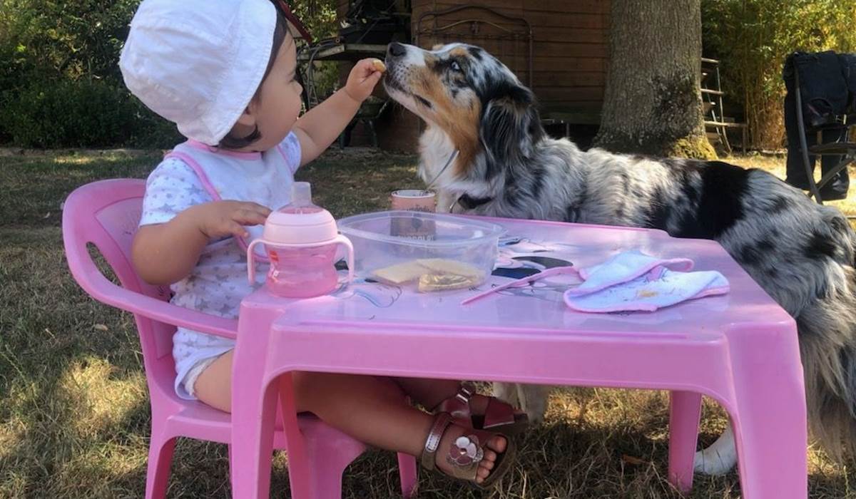 NOTRE PETITE-FILLE ET NUCCI LA DOUCHE