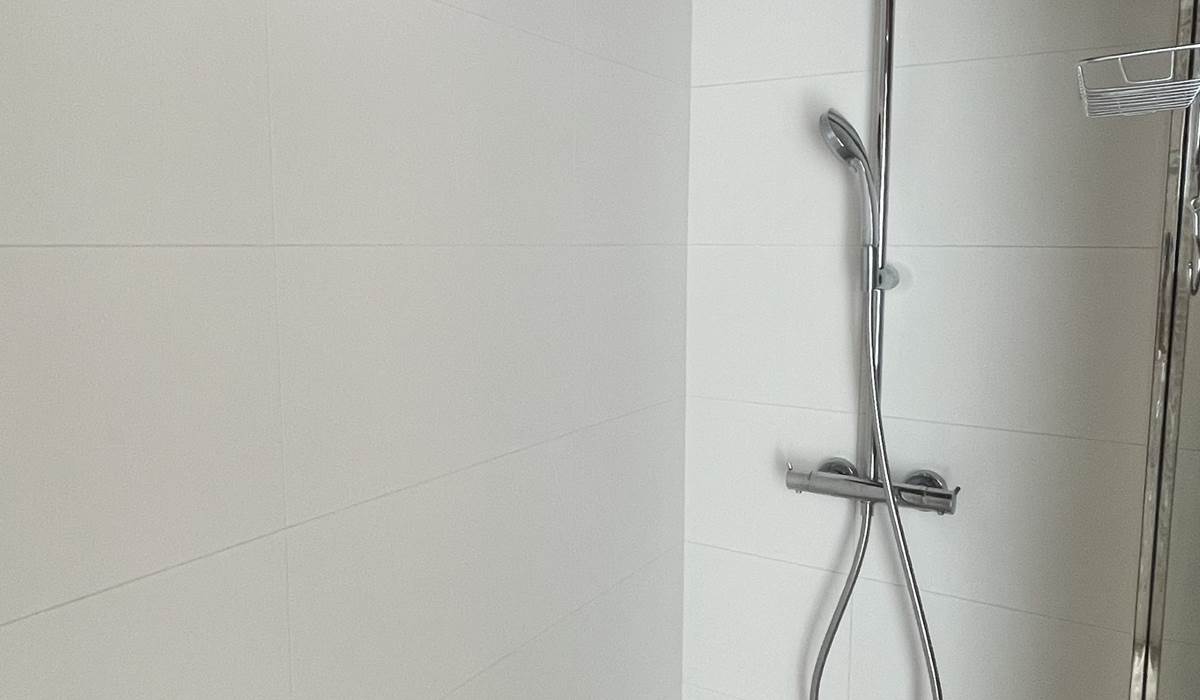 SALLE DE BAIN 1ER E´TAGE douche MF