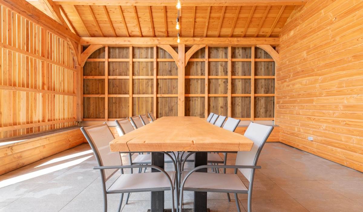Gîtes de Juliane et Eric - Au jardin de Mamy bleue - gîte 4 personnes - table à manger jardin