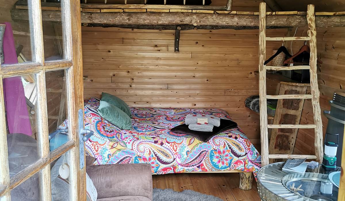 porte ouverte sur la chambre