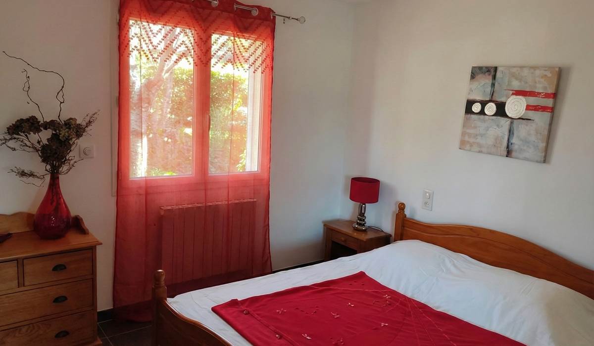 ombrebleuedufiguier-gîte-cerisiers-chambre parentale 1