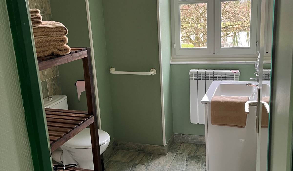 Salle de Bain / Vue sur le Port - Bathroom / Marina View