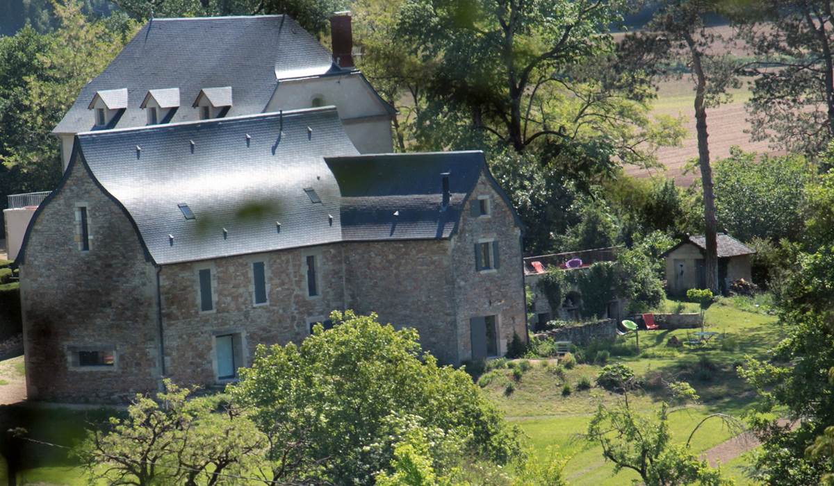 l'ensemble bâti du domaine Le Broual, gîtes et chambres d'hôtes de caractère dans le Lot