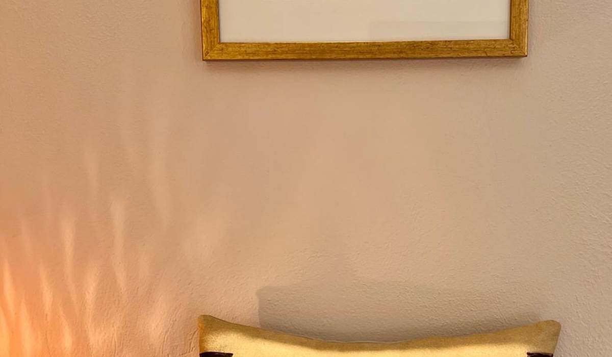 CHAMBRE JAUNE 1ER E´TAGE de´tail commode MF