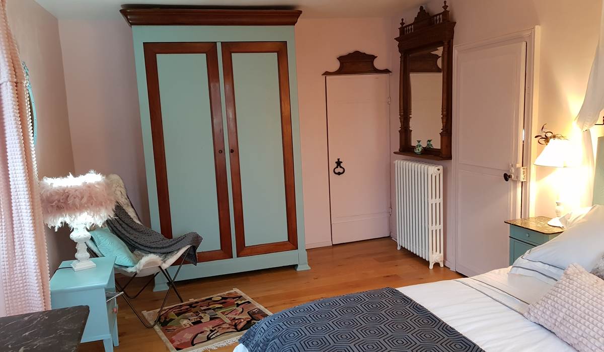 CHAMBRE ETAGE LIT 180