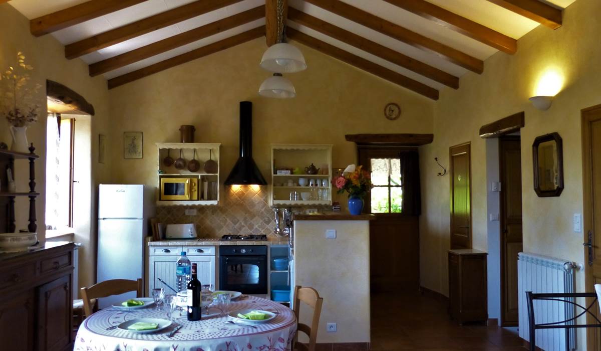 coin repas et cuisine ouverte
