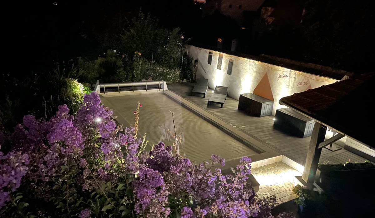 PISCINE AU CLAIR DE LUNE