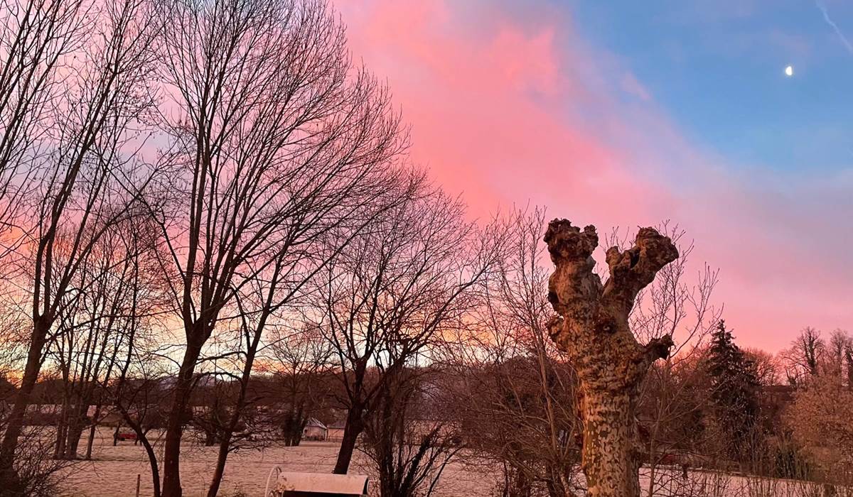 Le lever du soleil un jour d'hiver