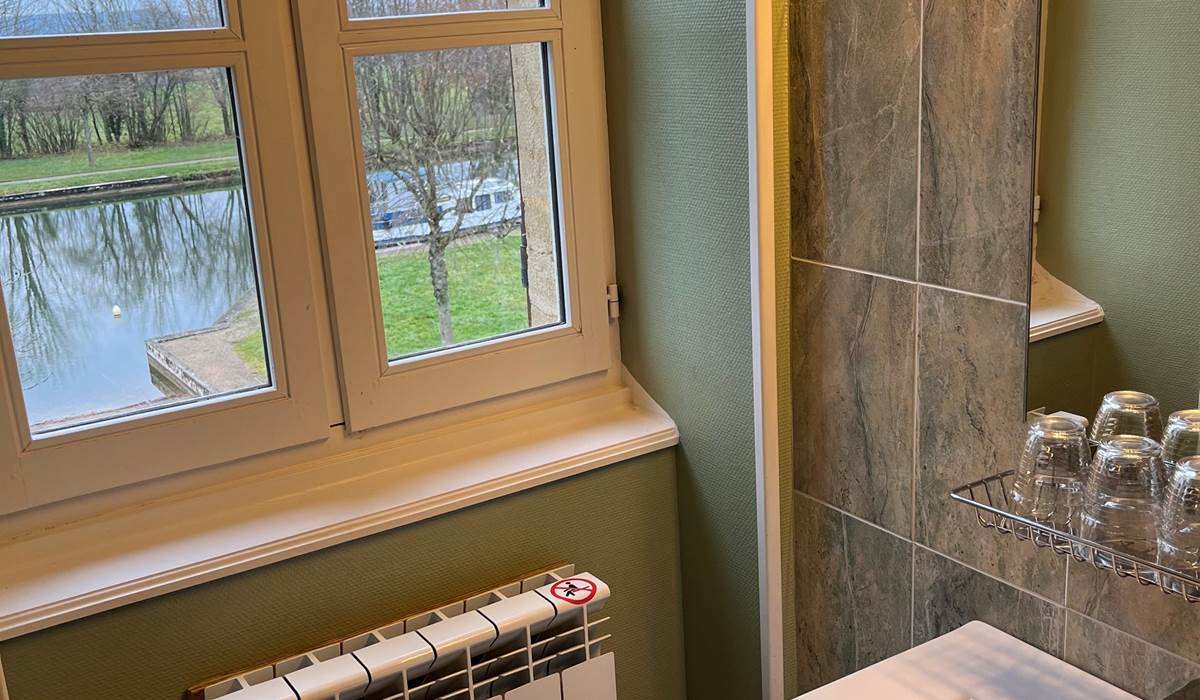 Salle de Bain / Port de Plaisance - Bathroom / Marina