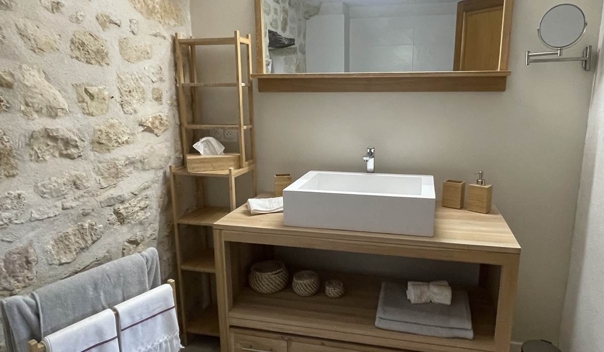 SALLE DE BAIN 1ER E´TAGE CHAMBRE SOLEIL MI