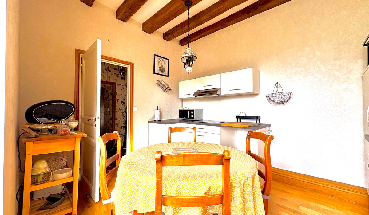 gite-deux-couronnes-chinon-cuisine 1