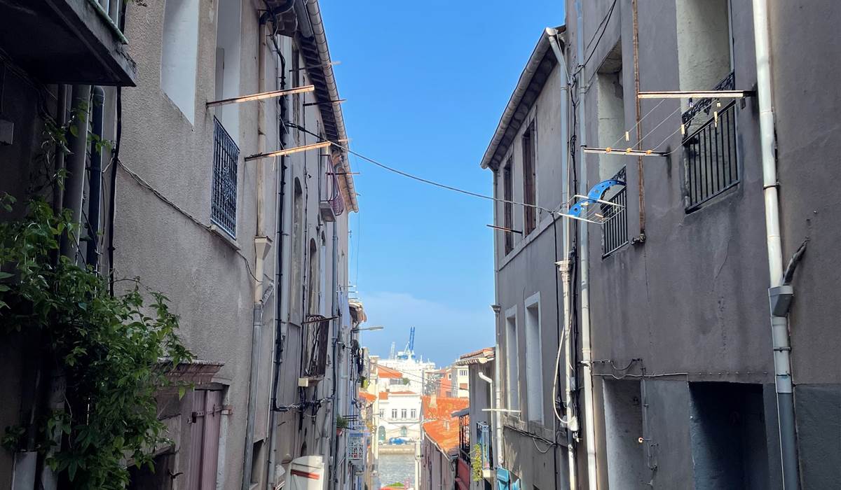 La rue Rapide qui descends du quartier haut à Sète