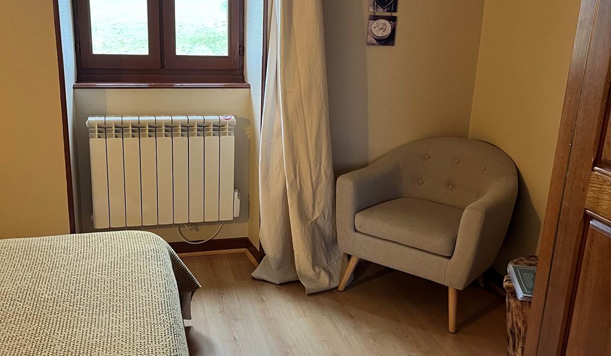 Fauteuil & Armoire - Armchair & Wardrobe