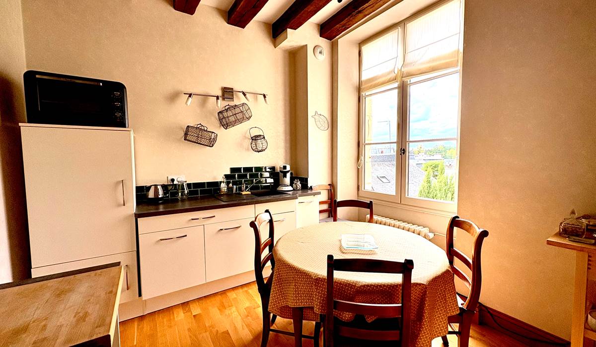 gite-deux-couronnes-chinon-cuisine 3