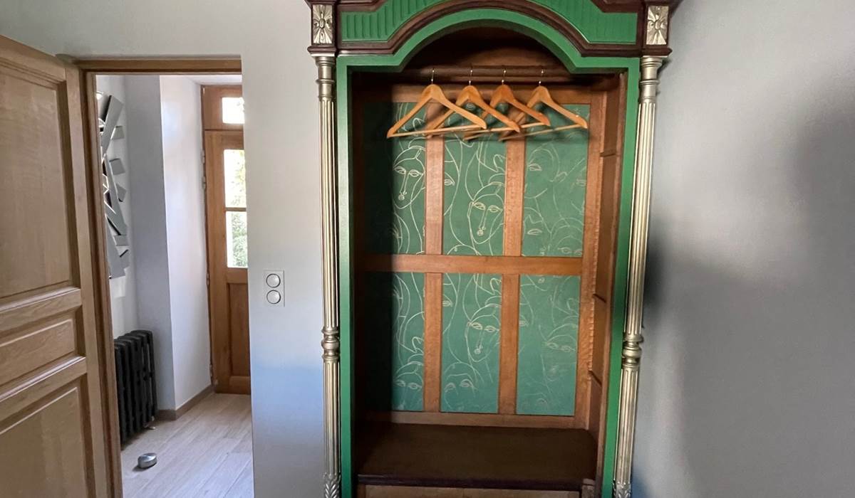 NOUVELLE JEUNESSE POUR VIEILLE ARMOIRE