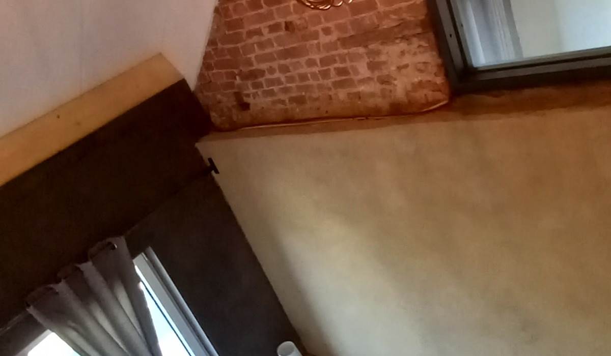 Chaque gite possède une chambre avec un lit double OU deux lits simples et le lit cabane.