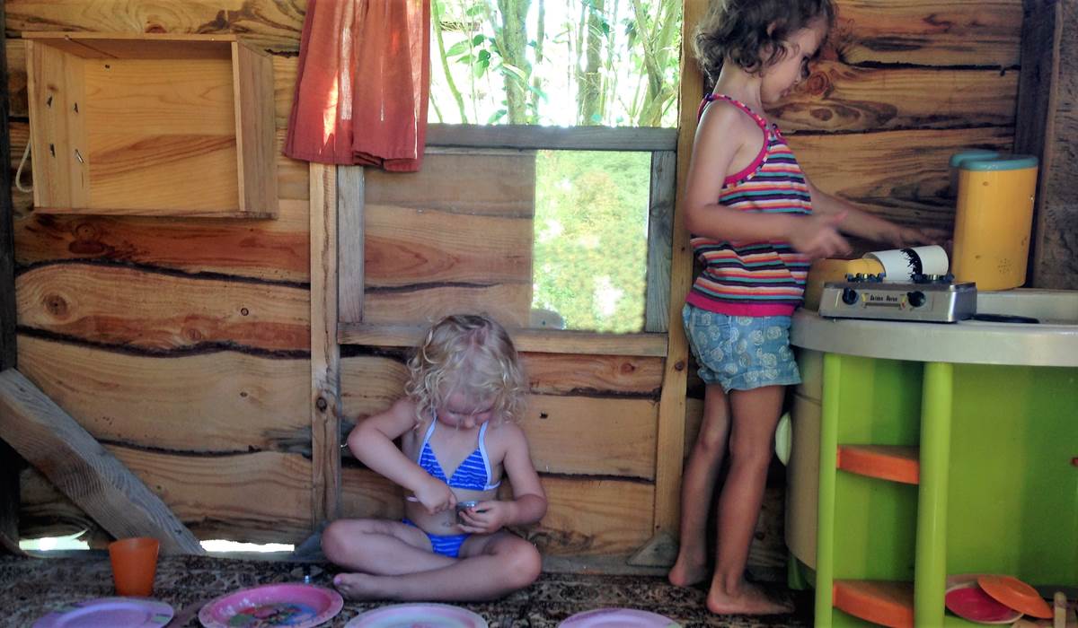 Les enfants dans la cabane
