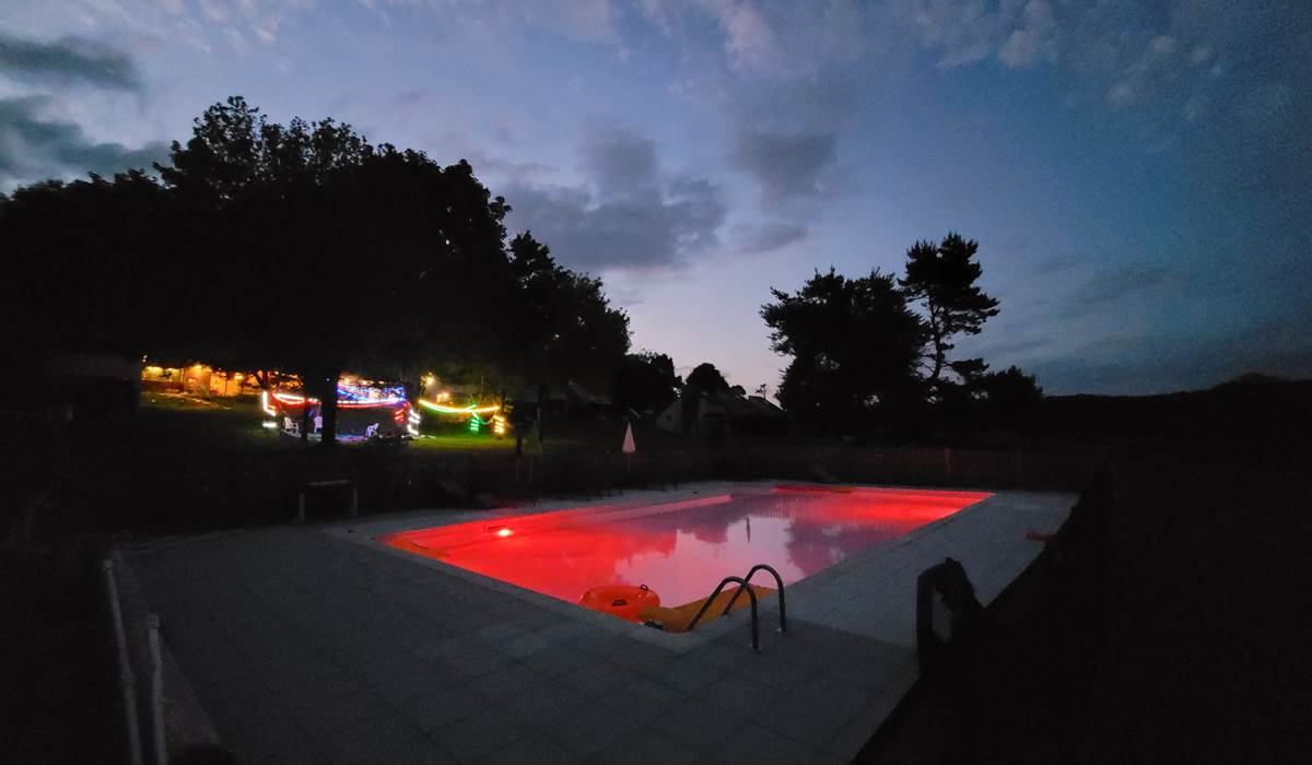 A la tombée de la nuit