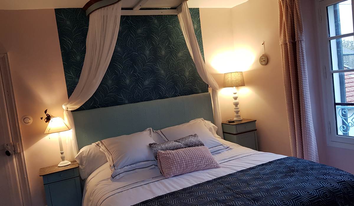 CHAMBRE ETAGE LIT 180
