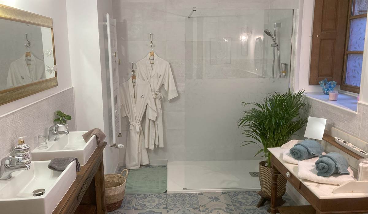 Cassis - salle de douche