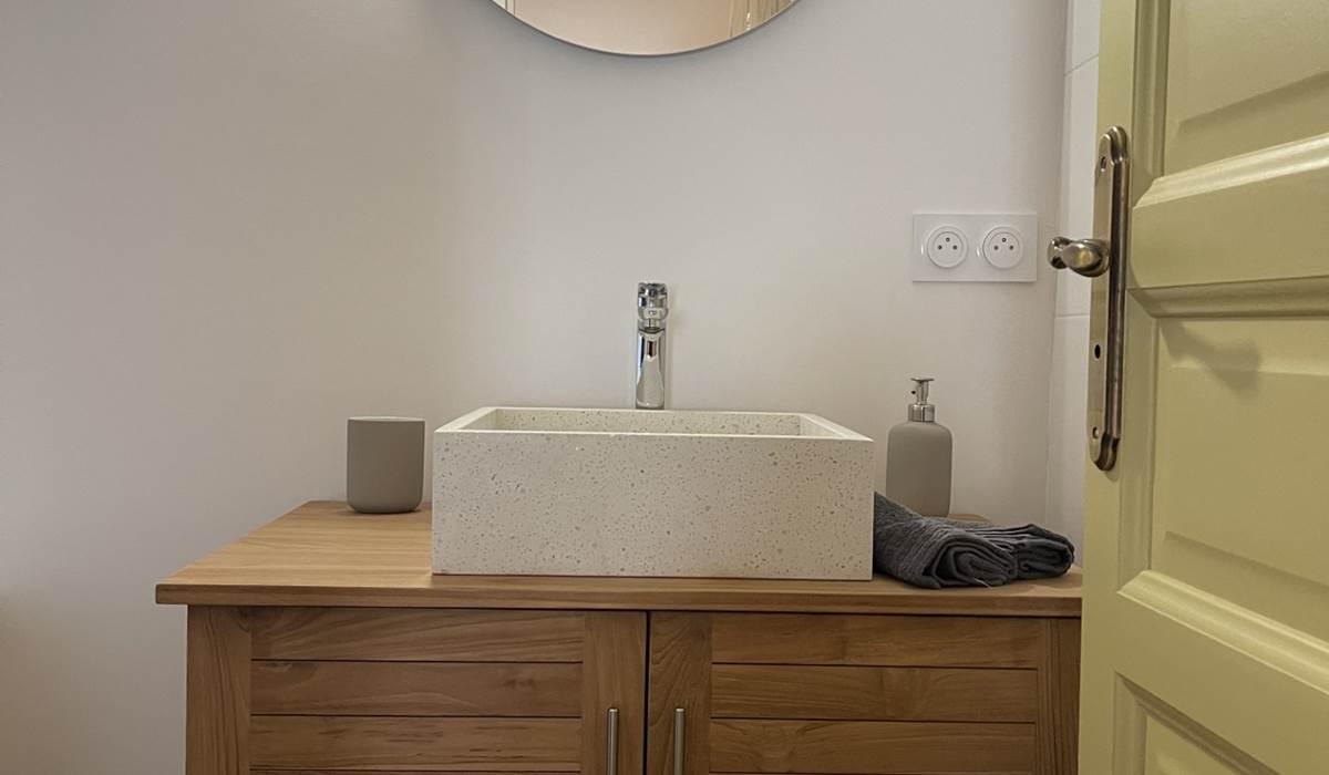 SALLE DE BAIN 2E`ME E´TAGE MF