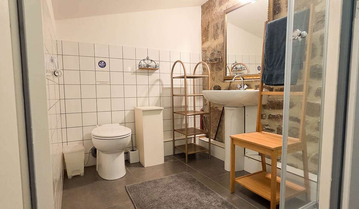Salle de bain de la chambre 4 lits de Belle Epine