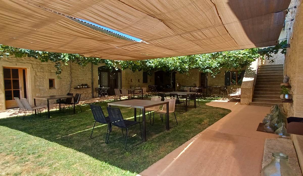 Cour interieur et son ombrage d'été