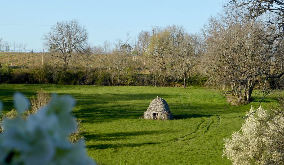 Borie en pierre sèche campagne les gites de fred en Dordogne